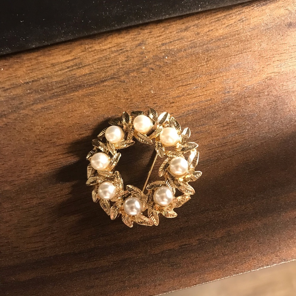 vintage pearl brooch